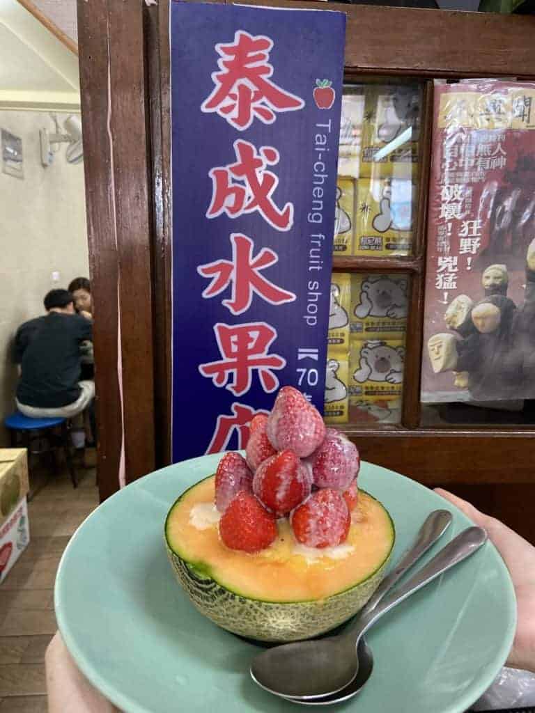 台南必吃美食/正興街 泰成水果店 ~ 超人氣哈密瓜瓜冰 2