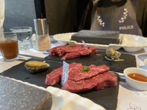 台北大安 凱恩斯岩燒餐廳 採用400度火山岩石板燒烤牛排 經典海陸雙人套餐 9