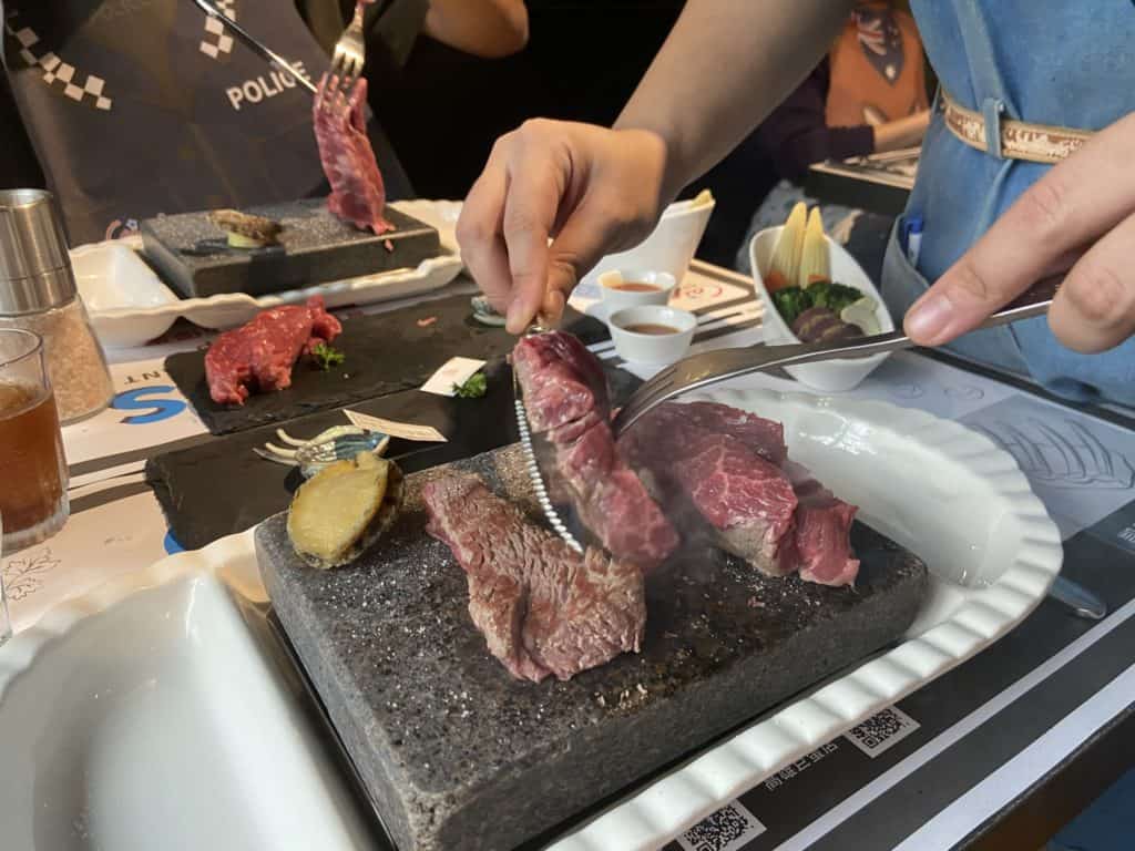 台北大安 凱恩斯岩燒餐廳 採用400度火山岩石板燒烤牛排 經典海陸雙人套餐 16