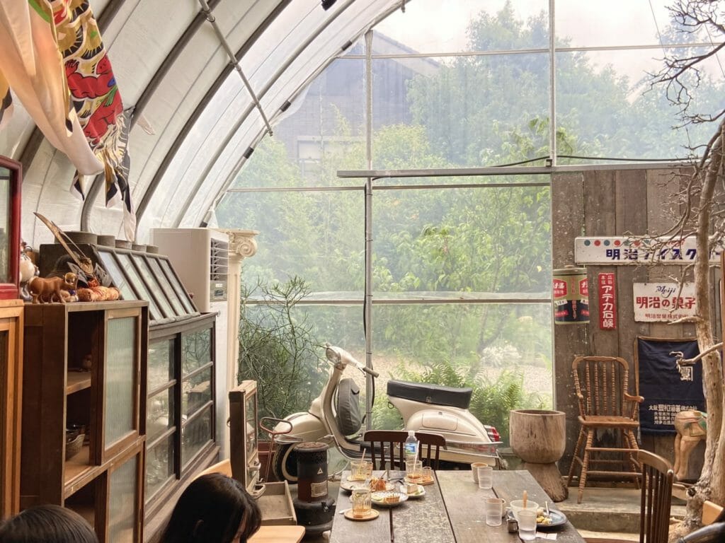 Merci 裏山-陽明山上的溫室咖啡廳!在山裡享受日式庭園的寧靜。結合溫室、植栽，感受山間氣息 16