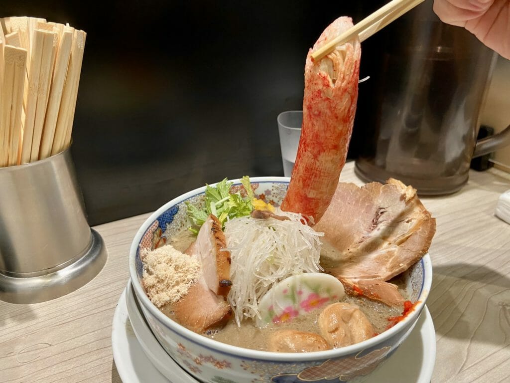 【烹星】勝王拉麵中央廚房!必點巨大蟹肉棒、鮑魚，台北必吃乾物系清湯拉麵 13